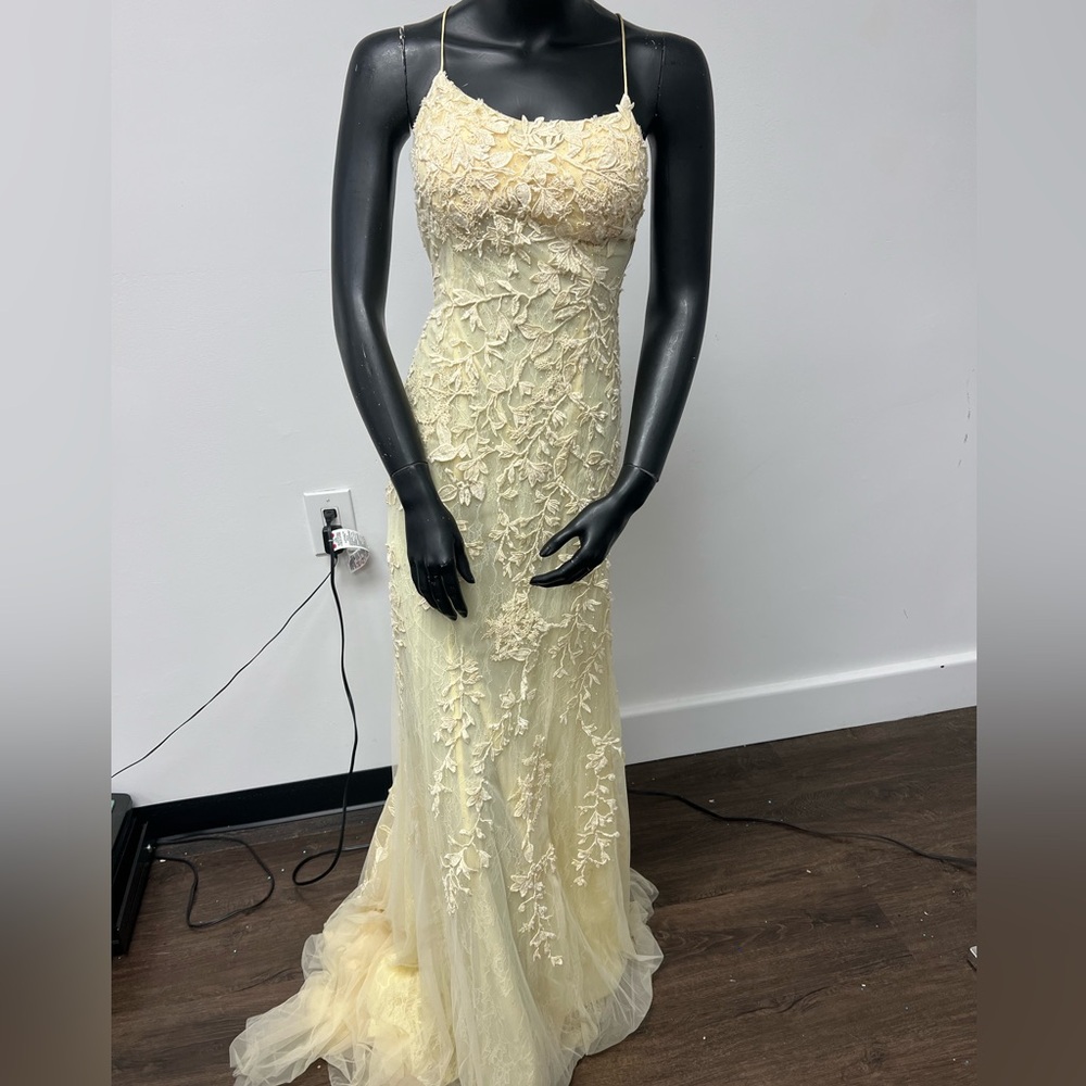 Amarra Size 4 Yellow Mermaid Lace Long Dress With Tie Up Back NWT